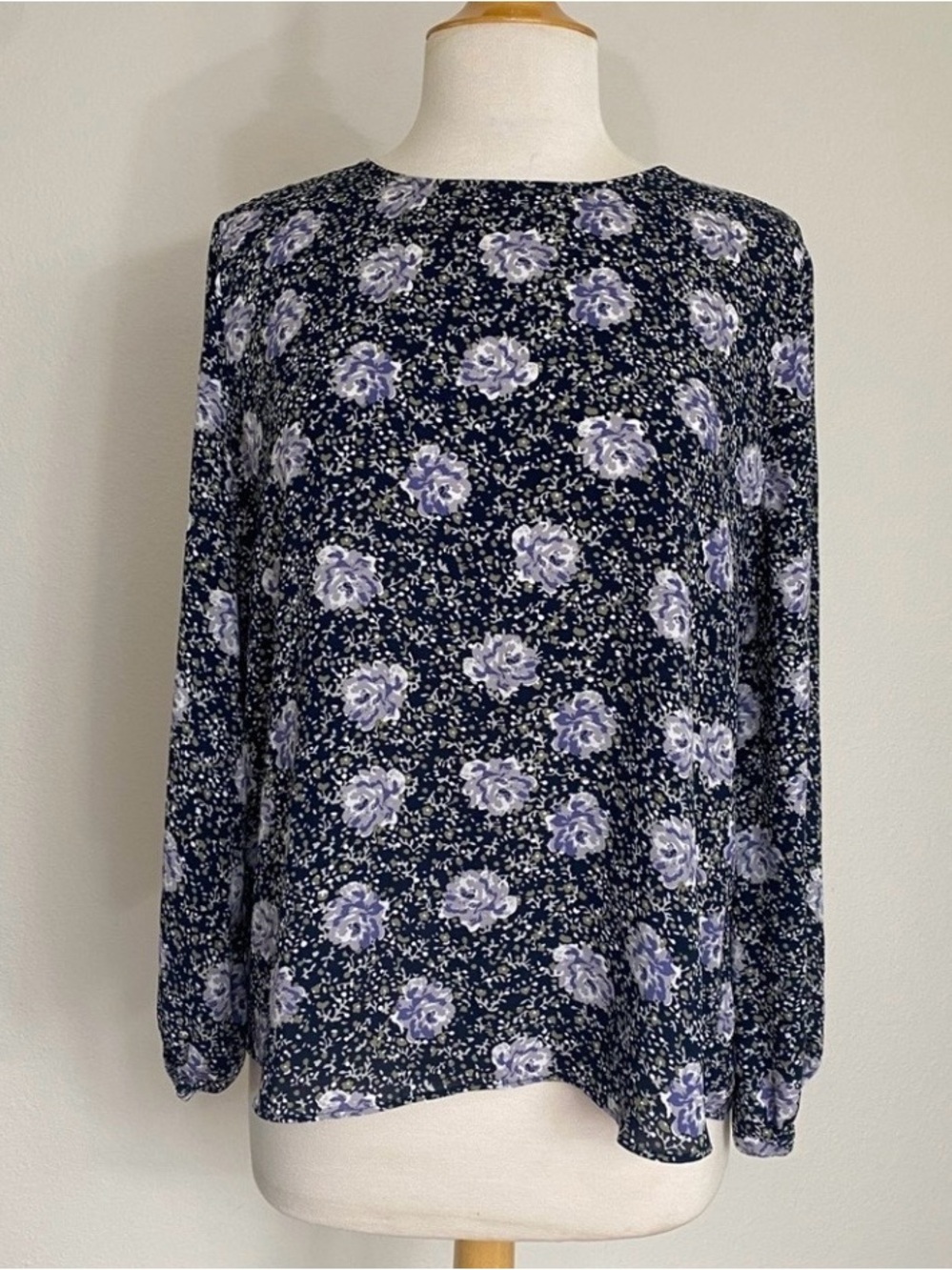 Loft Women's Black Periwinkle Floral Balloon Sleeve Blouse Size LP Coastal Girly